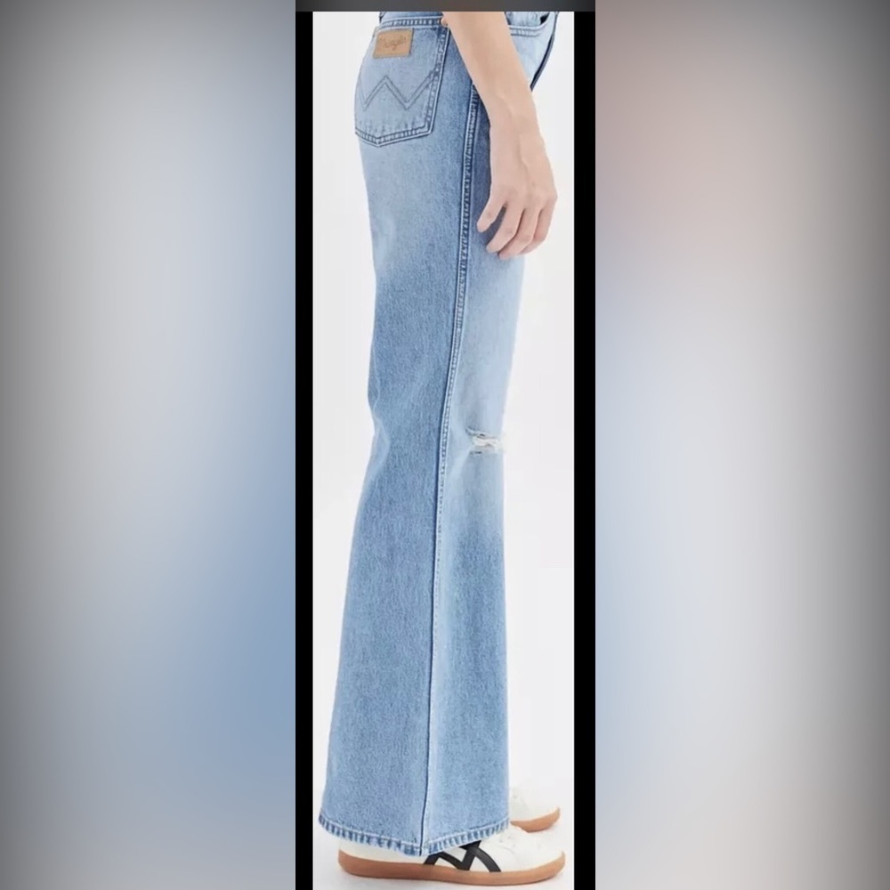 Wrangler Wanderer 622 High Rise Flare Distressed blue Jeans size 26x34 new